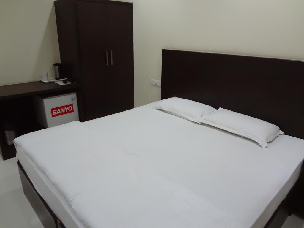 Hotel Siam International Дели Экстерьер фото