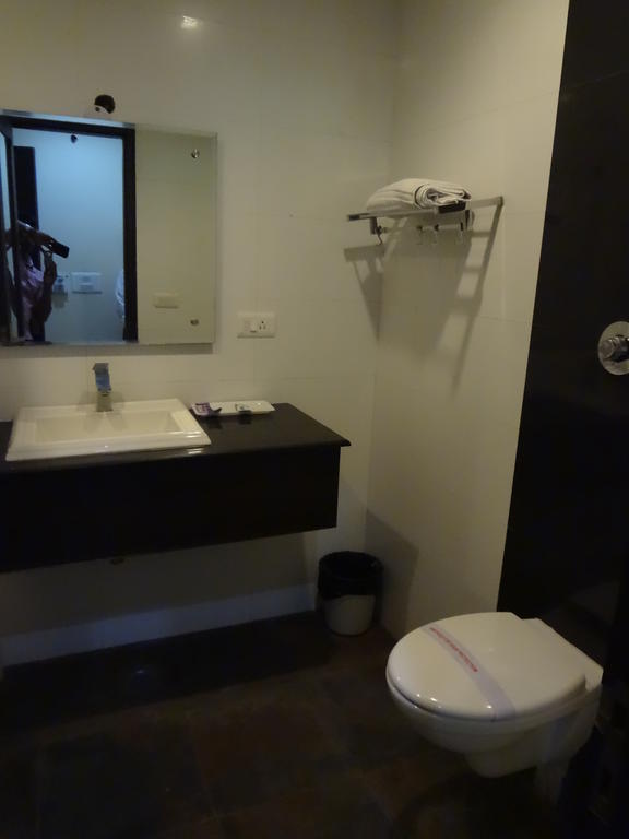 Hotel Siam International Дели Экстерьер фото