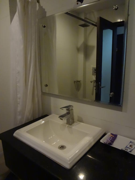 Hotel Siam International Дели Экстерьер фото