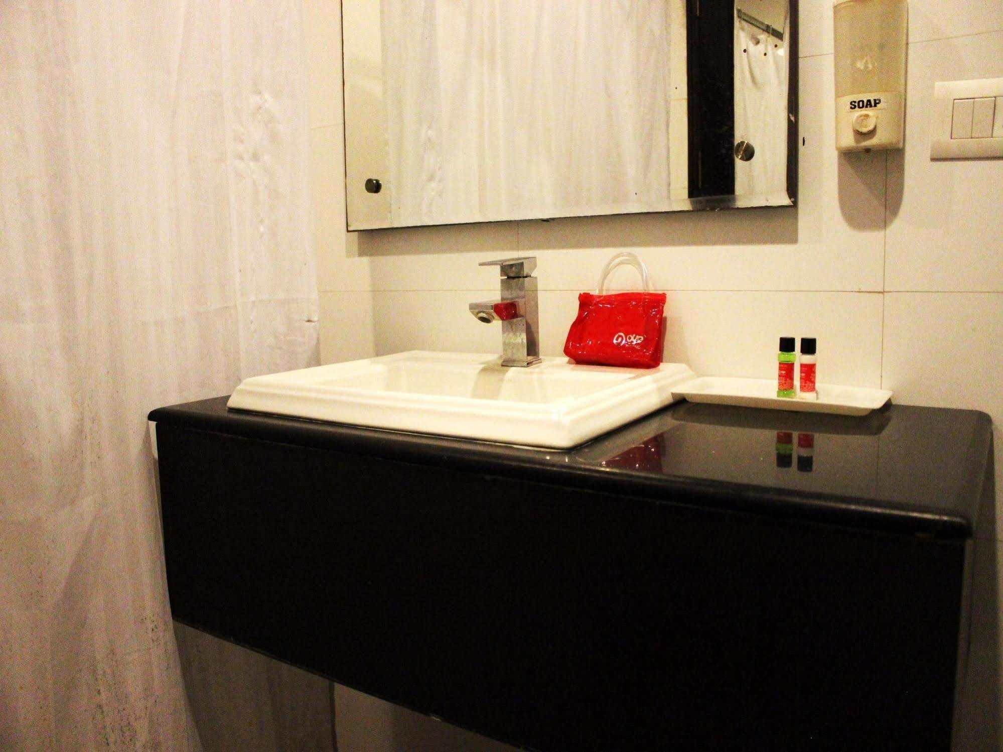 Hotel Siam International Дели Экстерьер фото