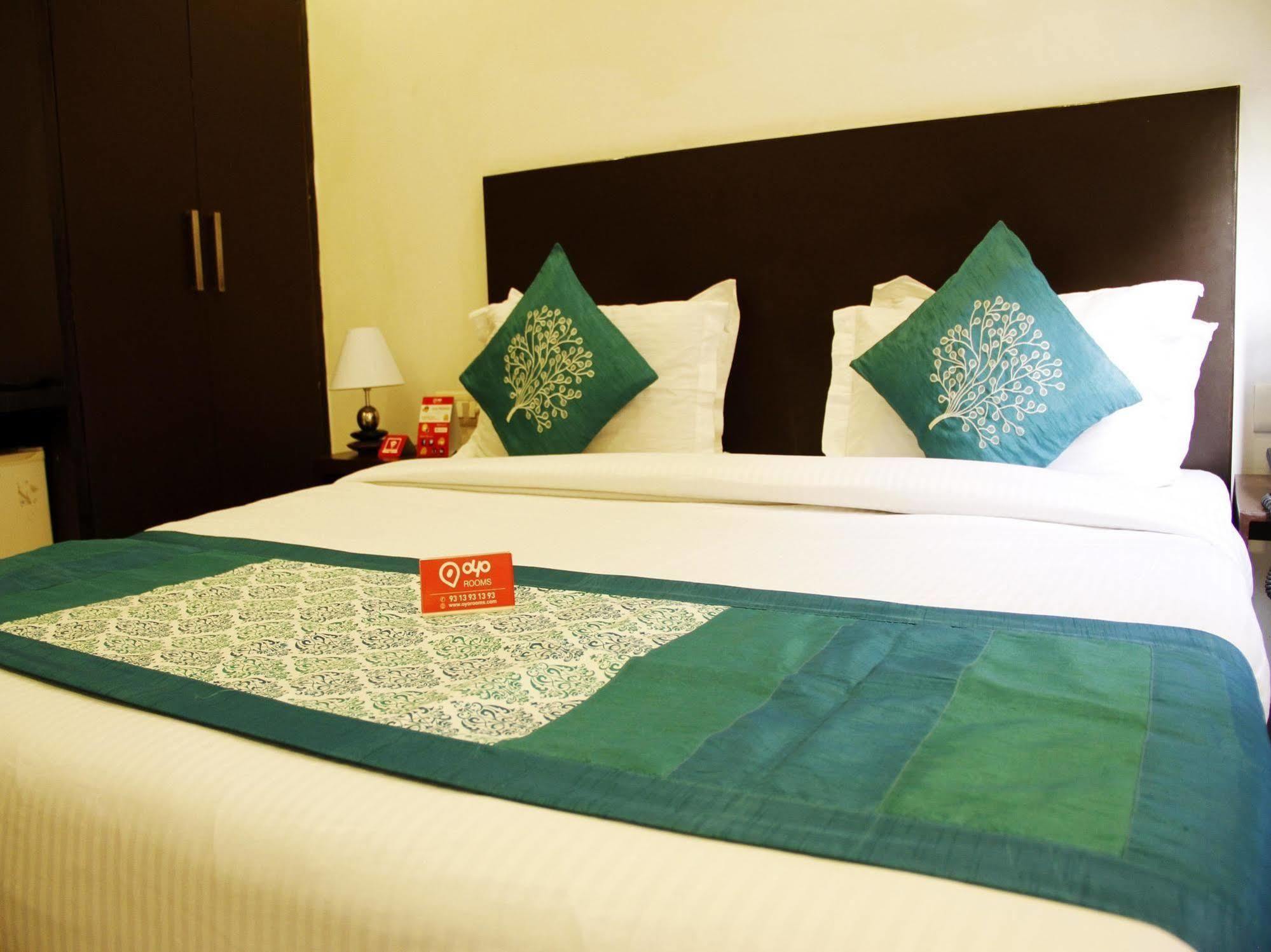 Hotel Siam International Дели Экстерьер фото